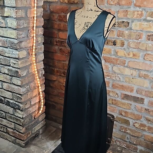 Cider Emerald green satiny maxi dress size Small - Picture 3 of 11